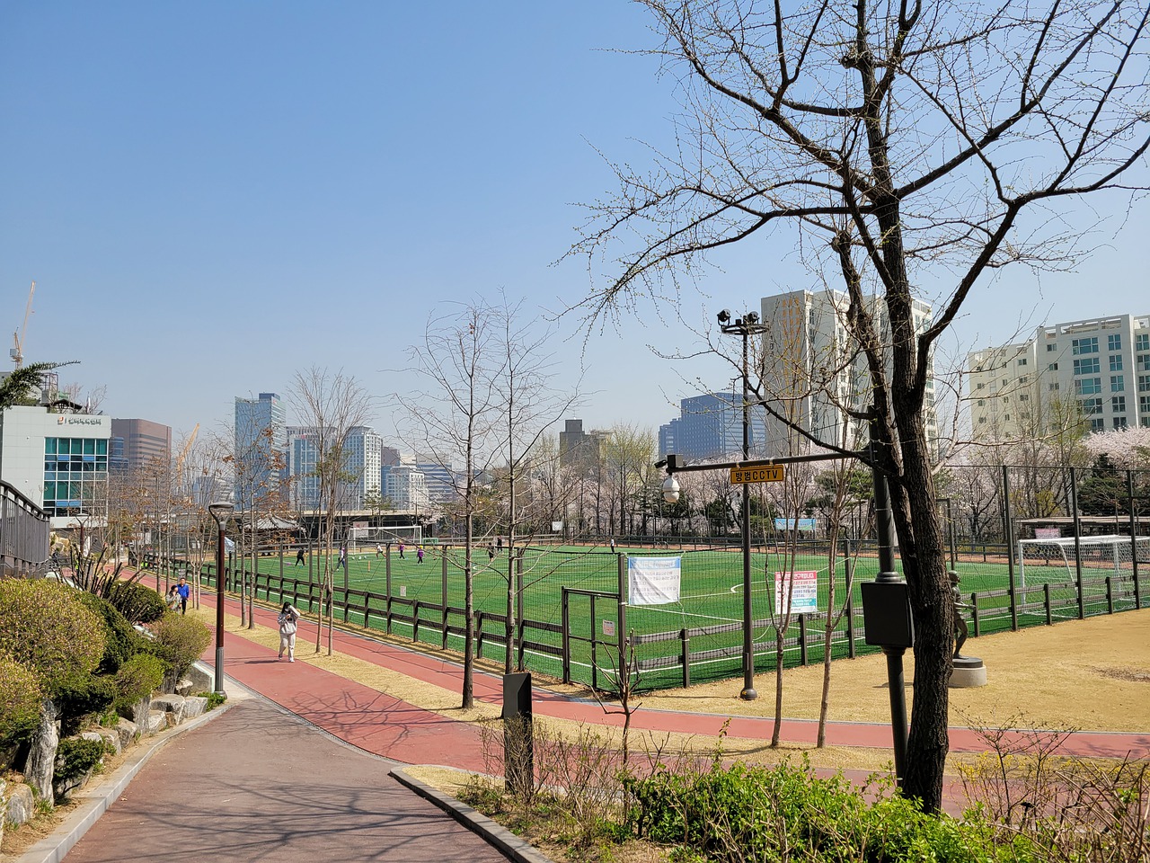 洪都拉斯北部海域发生7.8级地震.